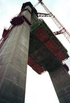 Pont de NormandieMontage de l'équipage mobile sur un pylône