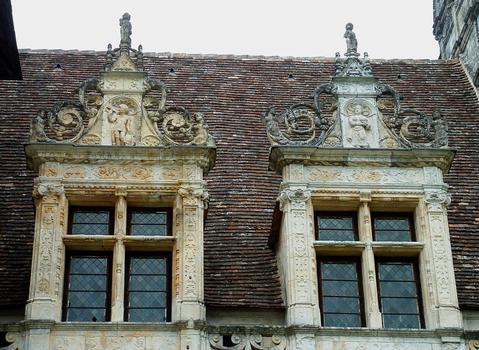Villars - Château de Puyguilhem - Façade principale - Fenêtres hautes
