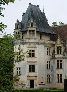 Villars - Château de Puyguilhem - Façade principale - Tour de gauche