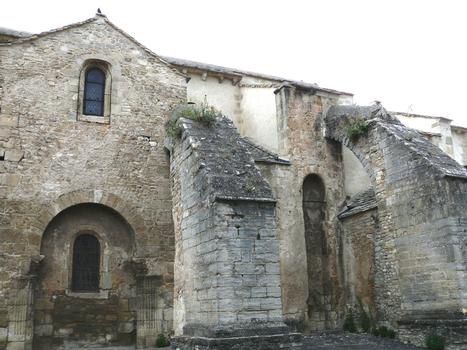 Artonne - Eglise Saint-Martin - Contreforts de la nef et réemplois de matériaux