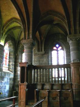 Besse-et-Saint-Anastaise - Eglise Saint-André - Le choeur construit en 1555 avec ses stalles