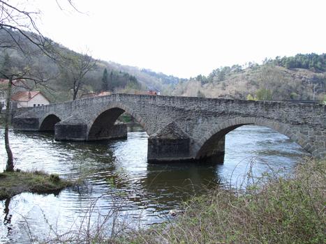 Pont roman de Menat - Vu de l'amont
