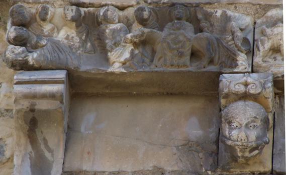 Le Boulou - Eglise Sainte-Marie - Portail roman - Corniche du maître de Cabestany - Enfance du Christ - Partie gauche racontant la Fuite en Egypte