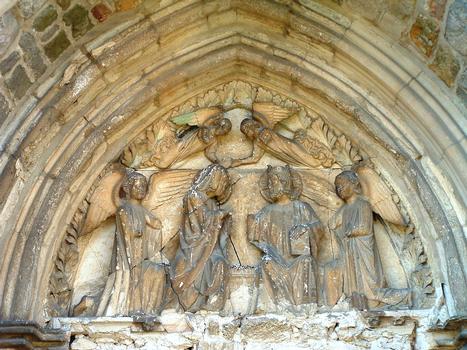 Rampillon - Eglise Saint-Eliphe - Portail latéral - Tympan: Couronnement de la Vierge