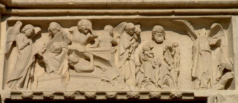 Rampillon - Eglise saint-Eliphe - Façade occidentale - Portail - Tympan sur le thème du Jugement dernier, linteau: Résurrection des morts, les Justes