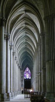 Cathédrale Notre-Dame de Reims.Bas côté