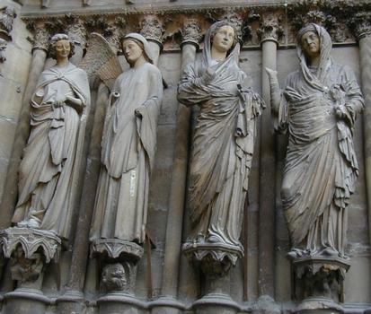 Kathedrale von Reims: Detail der Westfassade: Gruppe der Heimsuchung Mariae und der Verkündigung
