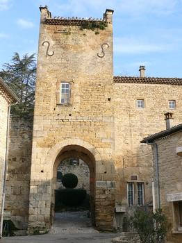 Etoile-sur-Rhône - Château de la Boisse - La porte dans l'enceinte donnant sur la place Léon Lérisse