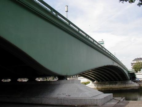 Pont Corneille sur le bras droit de la Seine à Rouen