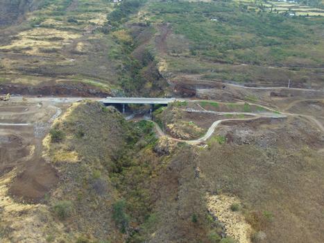 Route des Tamarins - Viaduc de la ravine Cocâtre terminé vu d'hélicoptère