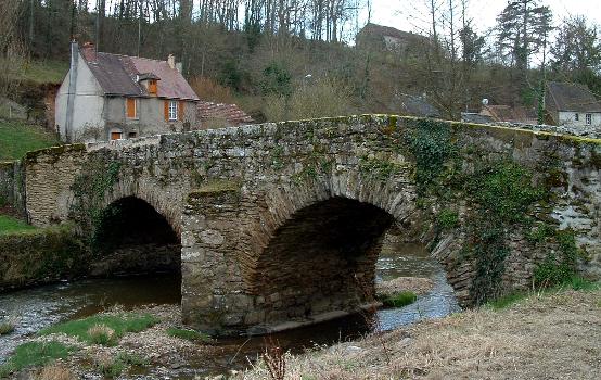 Römerbrücke über den Portefeuille, Saint-Benoît-du-Sault (Indre)