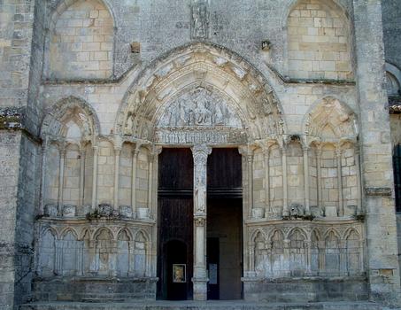 Saint-Emilion - Eglise collégiale - Portail gothique donnant accès au croisillon Nord du transept