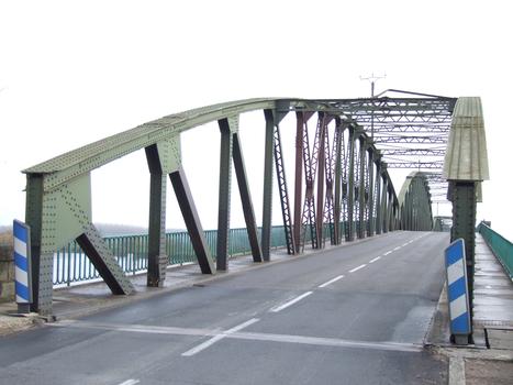 Pont de Fleurville sur la Saône - Entrée du pont côté Fleurville