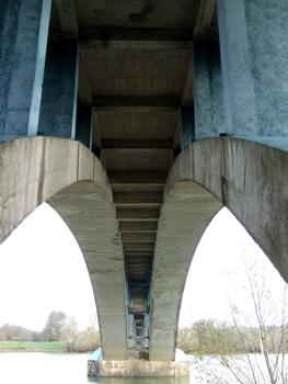 Pont du CD975 sur la Saône entre Tournus et Lacrost