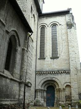 Saumur - Eglise Saint-Pierre - Portail dans le bras sud du transept