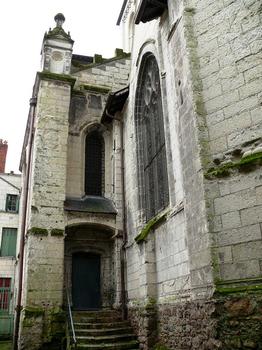Saumur - Eglise Saint-Pierre - Porte dans le bras nord du transept