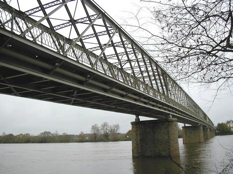 Bridge across the Loire between Savennières and Rochefort-sur-Loire