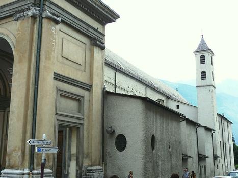 Saint-Jean-de-Maurienne - Cathédrale Saint-Jean-Baptiste - Vue d'ensemble depuis le porche