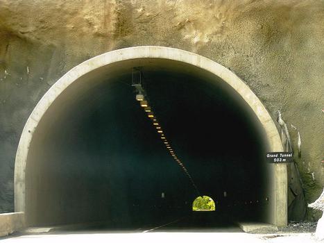 Grand tunnel