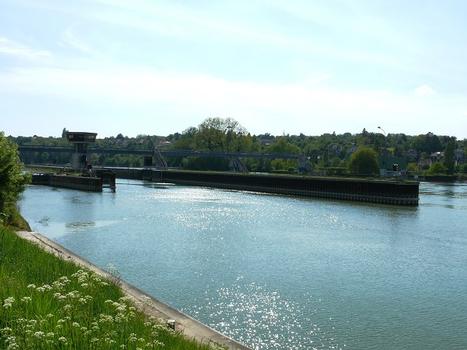 Champagne-sur-Seine Dam and Lock