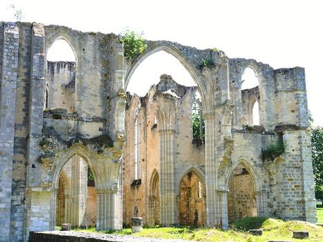 Dammemarie-les-Lys - Ancienne abbaye du Lys - Vu depuis l'emplacement du cloître de ce qui reste du transept et du choeur de l'abbatiale