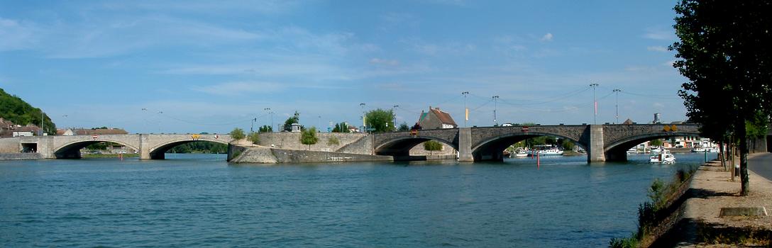 Montereau-Fault-Yonne - Brücken: Links die Seinebrücke, rechts die Yonnebrücke
