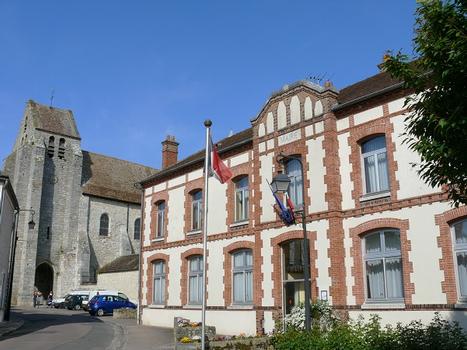 Grez-sur-Loing - L'hôtel de ville et église Notre-Dame-et-Saint-Laurent