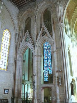 Larchant - Eglise Saint-Mathurin - Chapelle de la Vierge datant du 14ème siècle vue de la croisée du transept: Larchant - Eglise Saint-Mathurin - Chapelle de la Vierge datant du 14 ème siècle vue de la croisée du transept