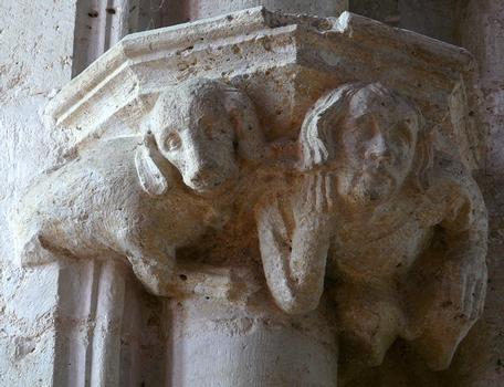Larchant - Eglise Saint-Mathurin: Chapelle de la Vierge datant du 14 ème siècle - Personnages sculptés sur les colonnettes représentant les péchés capitaux