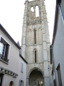 Larchant - Eglise Saint-Mathurin - La tour construite au 13ème siècle