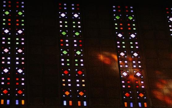 Le Havre - Eglise Saint-Joseph - Ombre et lumière