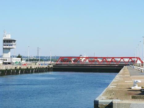 Port autonome du Havre - Ecluse François 1 er entre le bassin René Coty et le Grand canal du Havre, le canal de Bossière (vers le canal de Tancarville) - Pont Jacques Thillard situé à l'amont de l'écluse