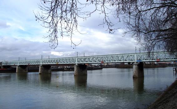 Eisenbahnbrücke Saint-Ouen über die Oise