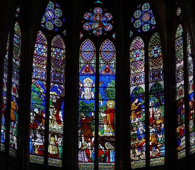 Saint-Denis - Basilique de Saint-Denis - Vitraux hauts du choeur: martyr de saint Denis