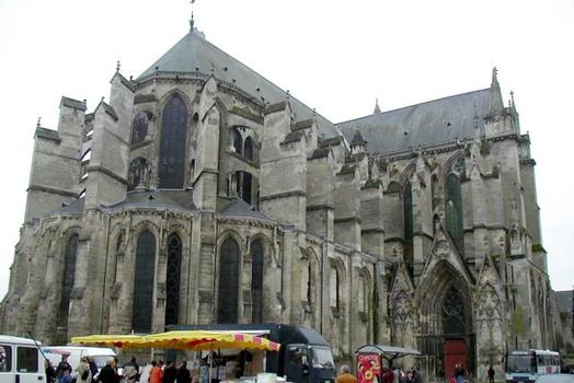 Cathédrale de Soissons.Chevet et transept nord