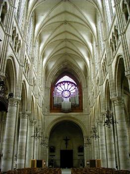Cathédrale de Soissons.Nef et rose occidentale