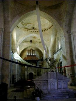 Abbatiale Sainte-Marie de Souillac.Nef vue de l'abside