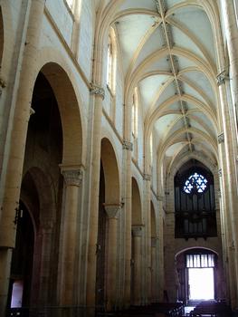 Souvigny - Eglise Saint-Pierre-et-Saint-Paul - Vaisseau central vu vers l'orgue et la façade occidentale