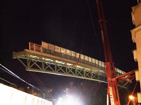 Bau der Straßenbahnbrücke in Suresnes