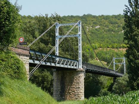 Pont suspendu de Cazals sur l'Aveyron