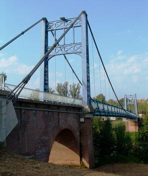 Villebrumier suspension bridge