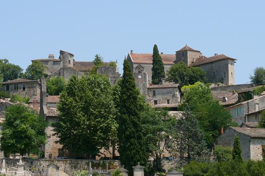 Le village de Bruniquel et les châteaux de Bruniquel au sommet