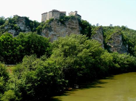 Châteaux de Bruniquel au-dessus de l'Aveyron - Les deux châteaux, à gauche le château Neuf, à droite le château Vieux