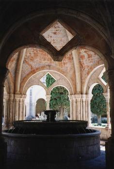 Monastère royal Santa Maria de Poblet - Le lavabo du cloître
