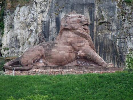 Citadelle de Belfort - Le Lion de Belfort sculpté par Bartholdy «Aux défenseurs de Belfort 1870»