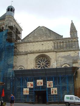 Thouars - Eglise Saint-Médard - Extérieur - Façade en cours de restauration