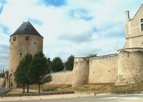Thouars - Remparts vers la tour du Prince-de-Galles
