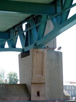 Pont Saint-Pierre, ToulousePile et appui de la charpente métallique