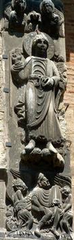 Basilique Saint-Sernin, Toulouse: Porte Miègeville - Apôtre saint Pierre au-dessus d'un relief représentant Simon le Magicien