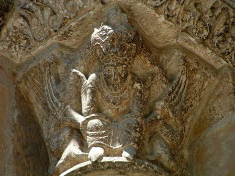 Basilique Saint-Sernin, Toulouse: Porte des Comtes - Supplice du mauvais riche, deux dragons ailés s'apprêtent à le dévorer